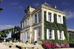 The right bank of Bordeaux : a choice of enticing residences