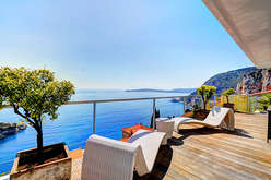 Seafront villas between Villefranche and Menton