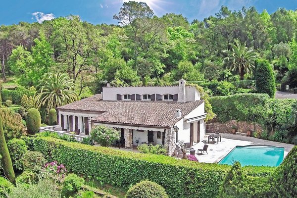 MOUGINS - Annonce Maison à vendre 5 pièces - 220 m² MOUGINS - Annonce Maison à vendre 5 pièces - 220 m²