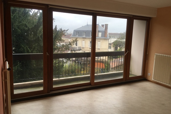 SAINTES - Annonce Appartement à vendre Studio - 23 m² SAINTES - Annonce Appartement à vendre Studio - 23 m²