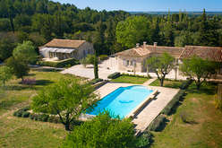 Les Alpilles, charm as far as the eye can see...