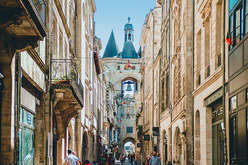The centre of Bordeaux, a lively market