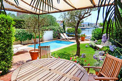 Grimaud and Port Grimaud, exceptional micro-markets