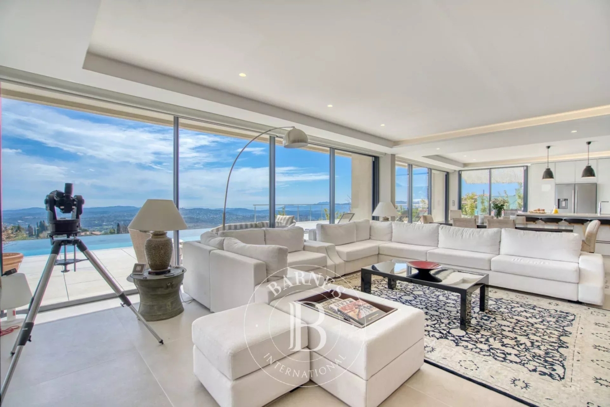 Luxury rentals ChâteauneufGrasse Near Valbonne panoramic 10 sleeps