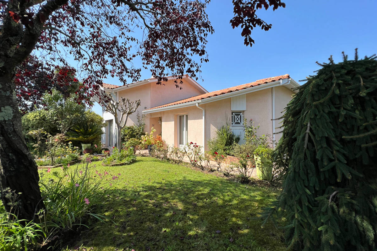 Grande maison 4 chambres avec jardin GUJAN-MESTRAS - Agence immobilière La  Teste-de-Buch - Coast immobilier