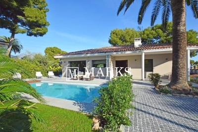 House for sale in ROQUEBRUNE-CAP-MARTIN Cap Martin - 7 rooms - 197 m&sup2; 