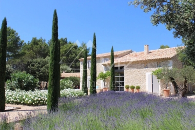 Maison à louer à ROUSSILLON Joucas - 9 pièces - 350 m² 