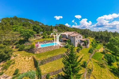 Maison à vendre à LES VANS  - 12 pièces - 300 m² 