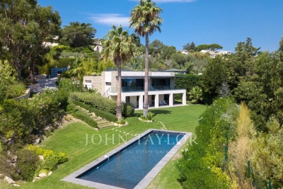 Maison à vendre à VALLAURIS Le Roc Fleuri-Capitou (Jeanne d'Arc) - 6 pièces - 250 m² 