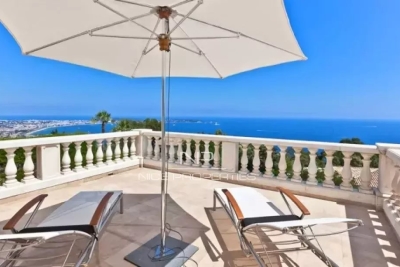 Maison à louer à VALLAURIS Cantaron - 8 pièces - 400 m² 