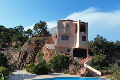 House for sale in MANDELIEU-LA-NAPOULE Le Roc Fleuri-Capitou (Jeanne d'Arc) - 13 rooms - 305 m² 