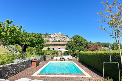 Maison à louer à LACOSTE Sainte-Cécile-les-Vignes - 7 pièces - 280 m² 
