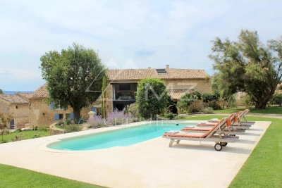 House to rent in GORDES  - 9 rooms - 300 m² 
