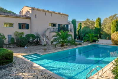 Maison &agrave; vendre &agrave; STE-MAXIME  - 6 pi&egrave;ces - 300 m&sup2; 