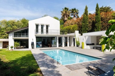 Maison &agrave; vendre &agrave; ST-JEAN-DE-LUZ  - 6 pi&egrave;ces - 220 m&sup2; 