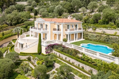 Maison à vendre à VILLEFRANCHE-SUR-MER Croix des Gardes - 6 pièces - 402 m² 