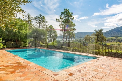 Maison &agrave; vendre &agrave; PLAN-DE-LA-TOUR  - 6 pi&egrave;ces - 200 m&sup2; 