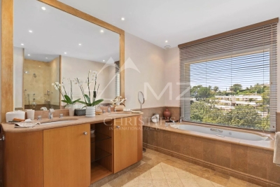 Villa à Le Cannet &agrave; louer à partir de 15 000 € / semaine, Photo 10