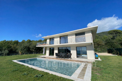 Maison &agrave; louer &agrave; GRASSE  - 5 pi&egrave;ces - 250 m&sup2; 