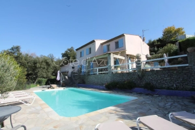 Maison &agrave; louer &agrave; MANDELIEU-LA-NAPOULE  - 6 pi&egrave;ces - 220 m&sup2; 