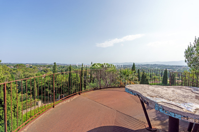 Maison à vendre à FRÉJUS Centre Ville - 12 pièces - 500 m² 