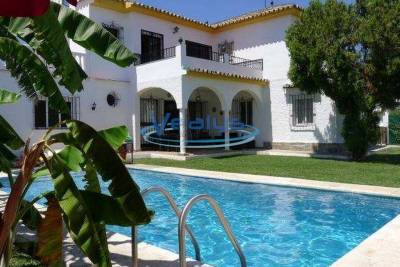 Maison à louer à SAN PEDRO DE ALCANTARA  - 10 pièces - 350 m² 