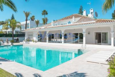 Maison à louer à CARANTEC  - 10 pièces - 1000 m² 