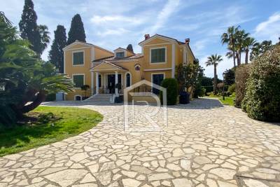 Maison &agrave; vendre &agrave; CAP D'ANTIBES  - 12 pi&egrave;ces - 660 m&sup2; 