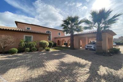 Maison &agrave; louer &agrave; MOUGINS  - 10 pi&egrave;ces - 780 m&sup2; 