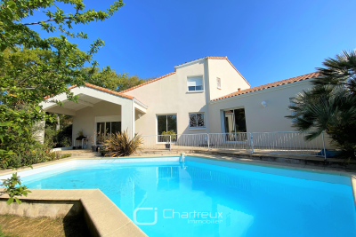 Maison à vendre à ROYAN Sud - 6 pièces - 200 m² 