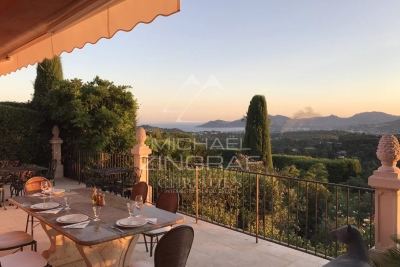 Maison à vendre à MOUGINS  - 8 pièces - 381 m² 