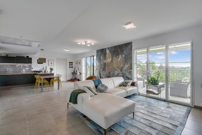 Apartment for sale in ROQUEFORT-LES-PINS  - 3 rooms - 92 m&sup2; 