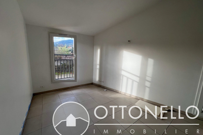 Appartement à louer à ROQUEBRUNE-SUR-ARGENS  - 2 pièces - 45 m² 