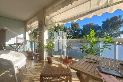 Appartement à vendre grande terrasse boulouris