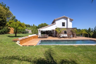 House to rent in MOUGINS Centre - 5 rooms - 185 m² 