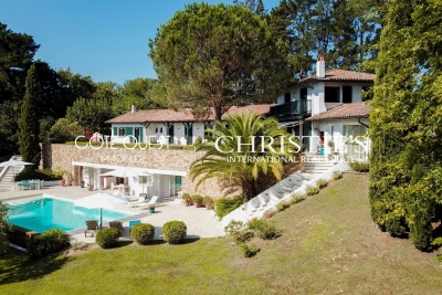 Maison &agrave; vendre &agrave; URRUGNE Arcangues - 8 pi&egrave;ces - 340 m&sup2; 