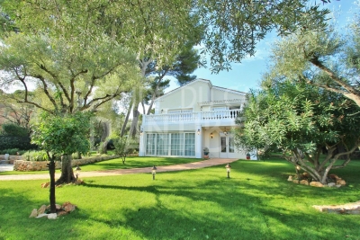 House for sale in CAP D'ANTIBES  - 7 rooms - 257 m² 