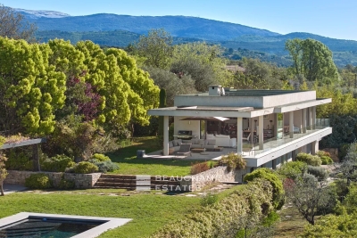 House for sale in MONTAUROUX Montauroux - 6 rooms - 310 m&sup2; 