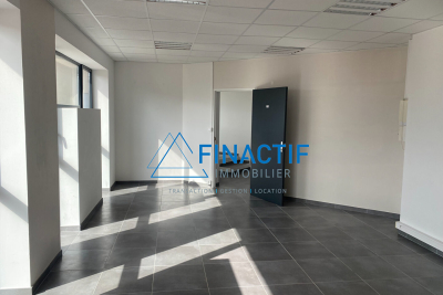 Commerce &agrave; louer &agrave; EGUILLES Le Jai-Les Fontinelles  - 36 m&sup2; 