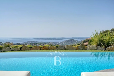 Maison &agrave; louer &agrave; STE-MAXIME   - 240 m&sup2; 