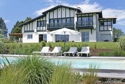 Maison à louer à BASSUSSARRY  - 6 pièces - 270 m² 