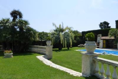 Maison à louer à JUAN-LES-PINS Tenao Inferieur - 5 pièces - 200 m² 