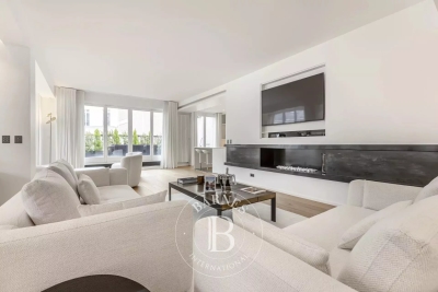 Appartement &agrave; vendre &agrave; PARIS 8EME Pont de Flandre 7 - 5 pi&egrave;ces - 180 m&sup2; 