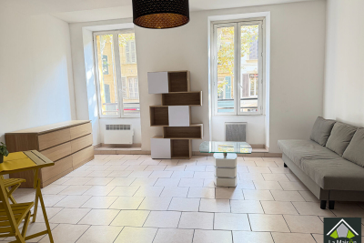 Appartement à louer à SALON-DE-PROVENCE Forbin - 1 pièces - 32 m² 