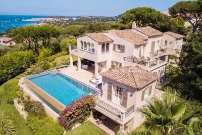 Maison à louer à GASSIN  - 6 pièces - 250 m² 