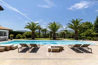 Maison à vendre à URRUGNE  - 10 pièces - 347 m² 