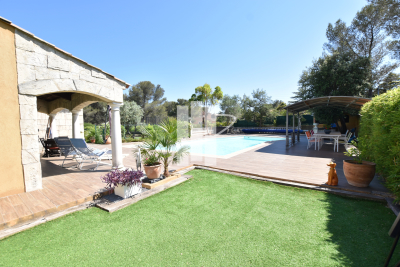 Maison à vendre à ST-RAPHAËL Peyron-Saint Sebastien - 6 pièces - 200 m² 