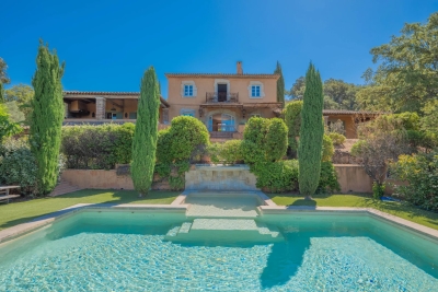 Maison &agrave; vendre &agrave; LE PLAN-DE-LA-TOUR  - 8 pi&egrave;ces - 20000 m&sup2; 