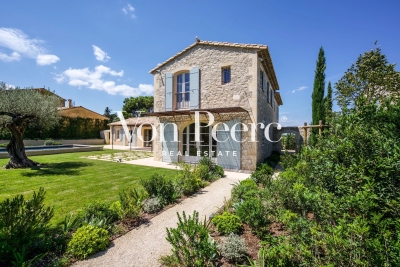 Maison à vendre à EYGALIÈRES  - 5 pièces - 243 m² 