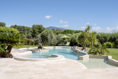 Villa à Mougins &agrave; louer à partir de 18 000 € / semaine, Photo 4